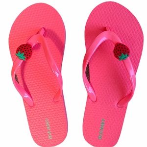 Old Navy - Strawberry flip flops (Size: 3-4) BRAND NEW